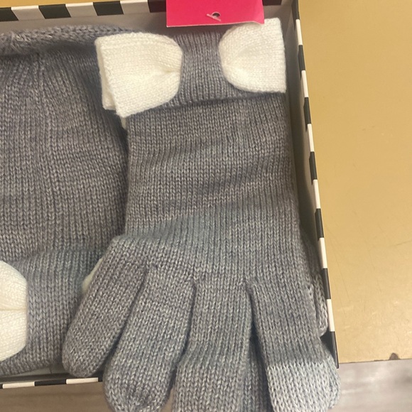 KATE SPADE 2pc HAT/ GLOVE SET WITH BOW & BOX - Picture 3 of 10